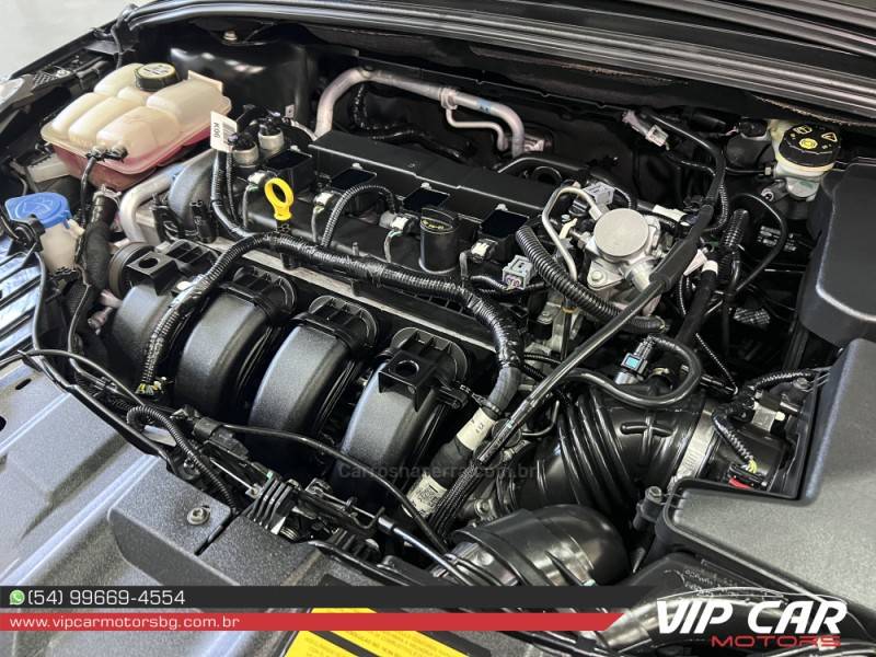 FORD - FOCUS - 2016/2017 - Preta - R$ 72.900,00