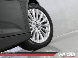 FORD - FOCUS - 2016/2017 - Preta - R$ 72.900,00