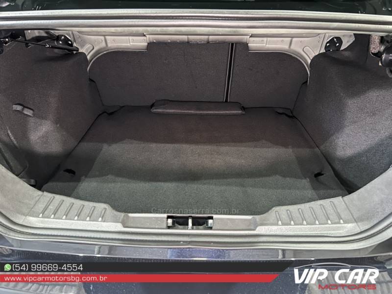 FORD - FOCUS - 2016/2017 - Preta - R$ 72.900,00