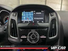 FORD - FOCUS - 2016/2017 - Preta - R$ 72.900,00