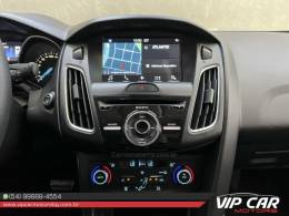 FORD - FOCUS - 2016/2017 - Preta - R$ 72.900,00