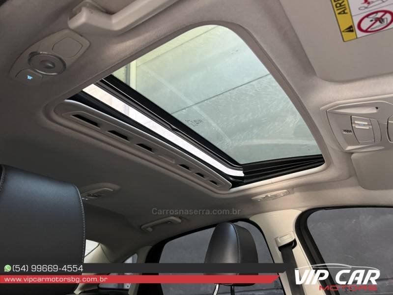 FORD - FOCUS - 2016/2017 - Preta - R$ 72.900,00